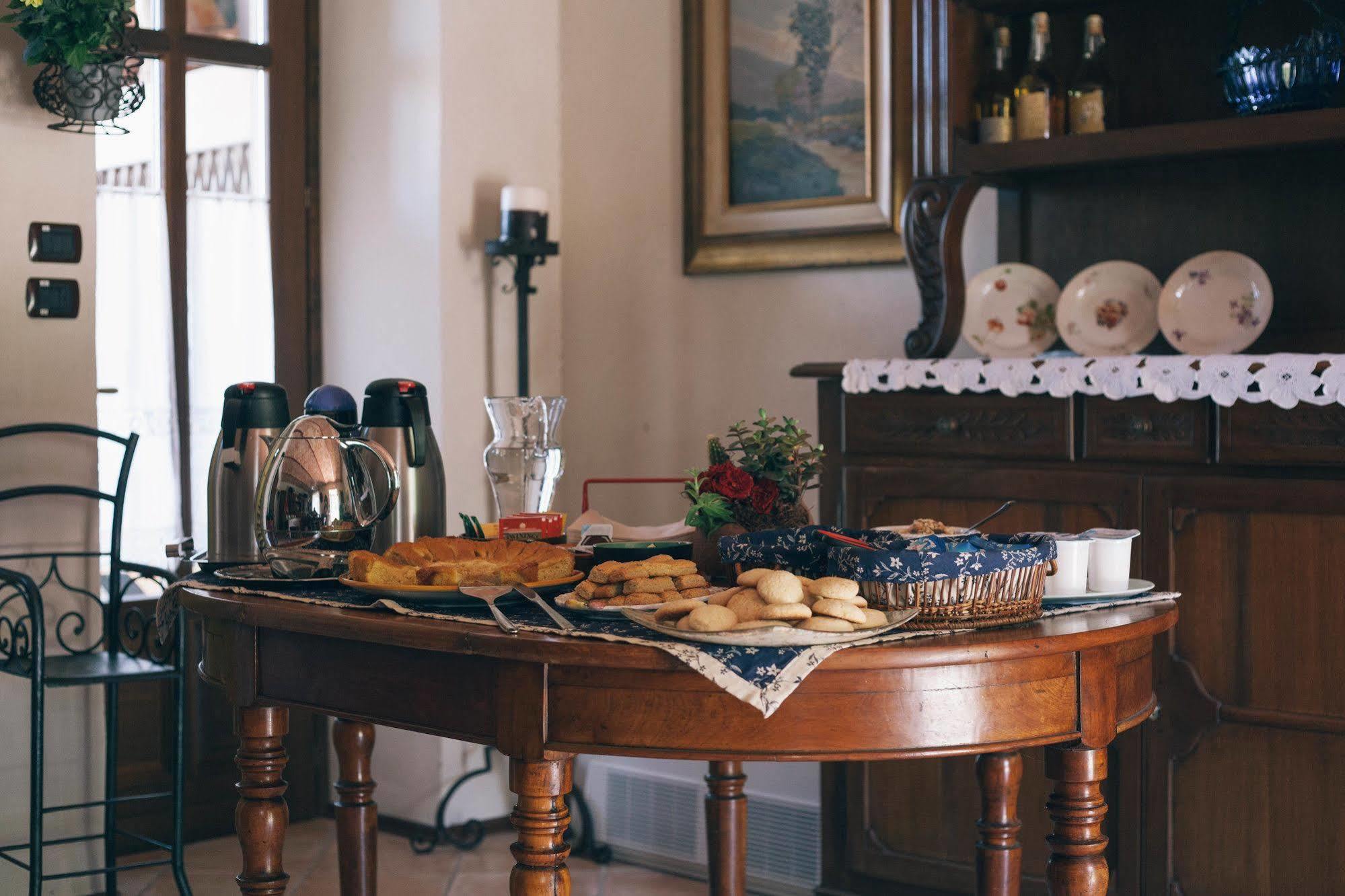 Bed and Breakfast I Grilli Castagnole delle Lanze Exterior foto